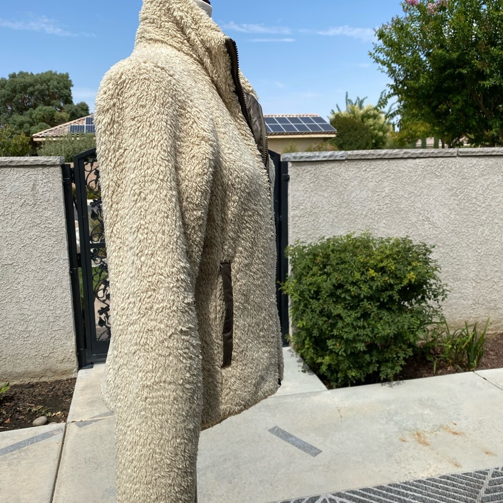 Patagonia woman’s jacket with lining  w/ faux fur - Picture 5 of 10